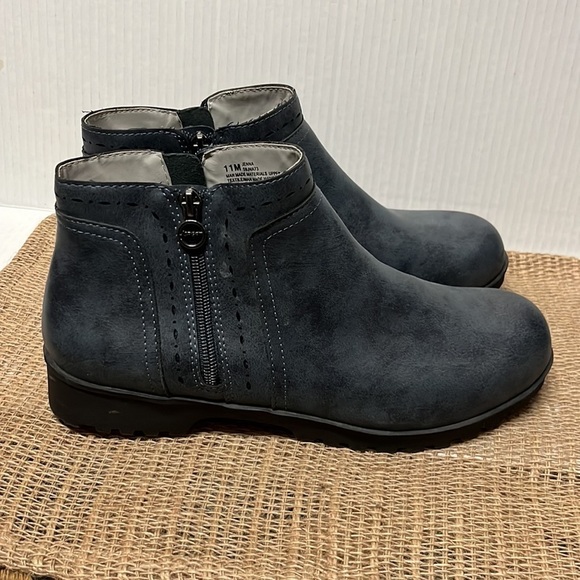 Jsport By Jambu Navy Blue Memory Foam Footbed Ankle Boot 11M - Picture 1 of 9